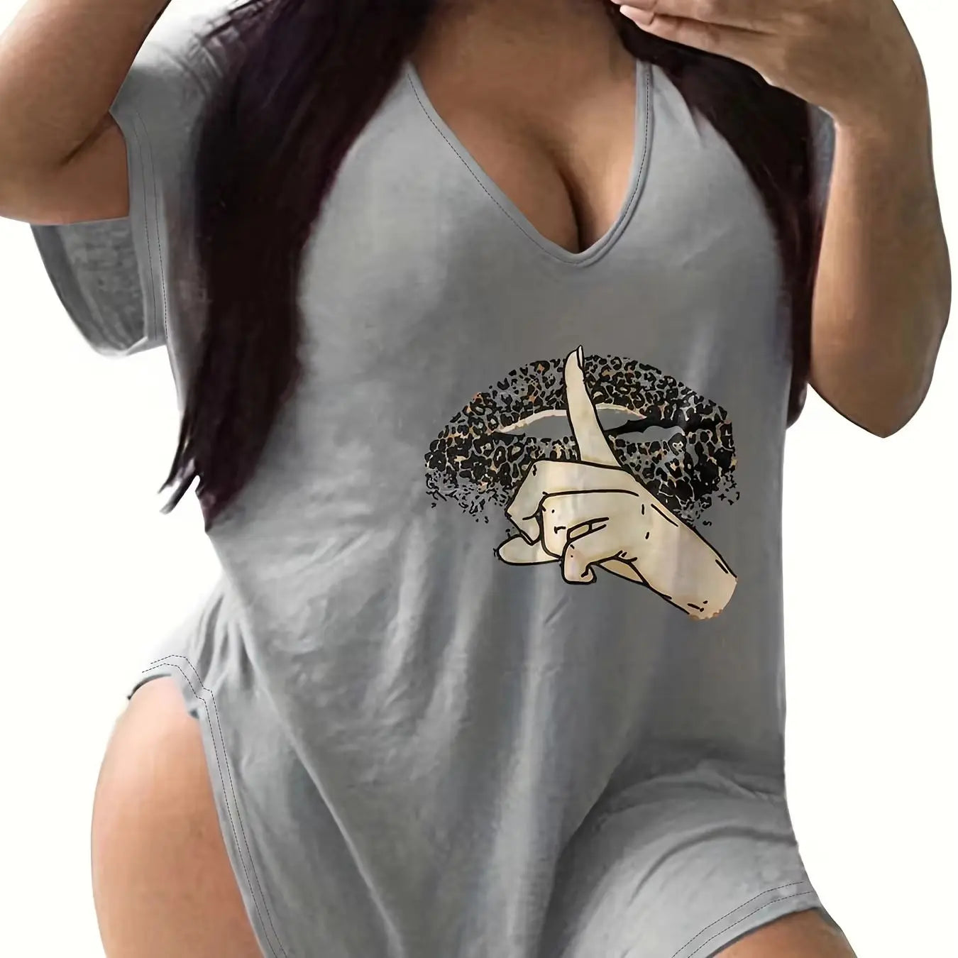 Plus size women's leopard print lips hand gesture print V-neck T-shirt loose curved hem short sleeve casual commute short sleeve top
